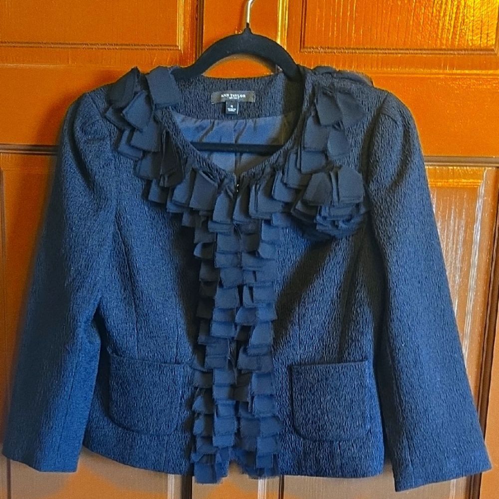 Ann Taylor-Black crinkled jkt with pieces of chiffon around neck & center Sz 4.